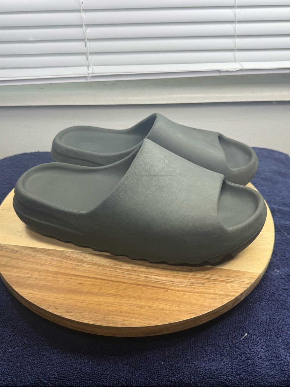Yeezy Slides (Men’s 13)